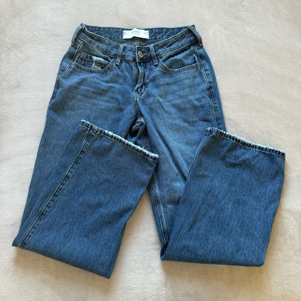 Hollister Low-Rise Medium Wash Baggy Jeans
